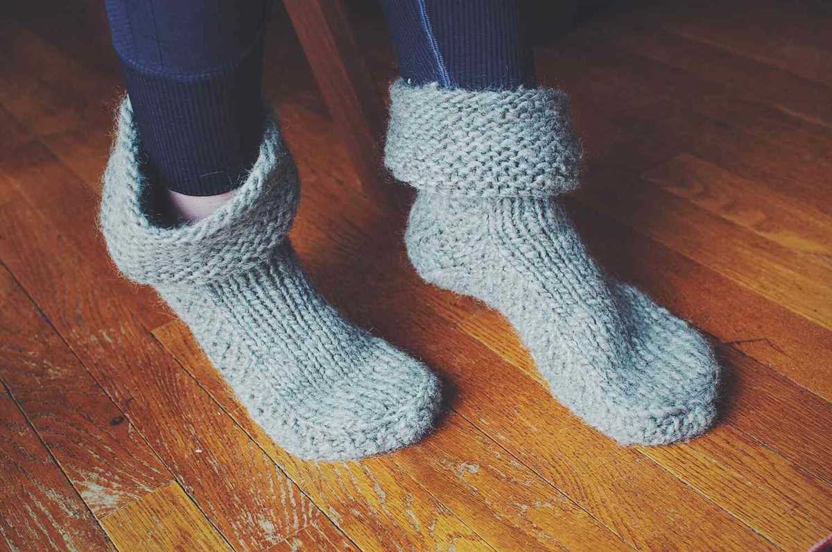 Free knitting knitted slippers pattern with two needles