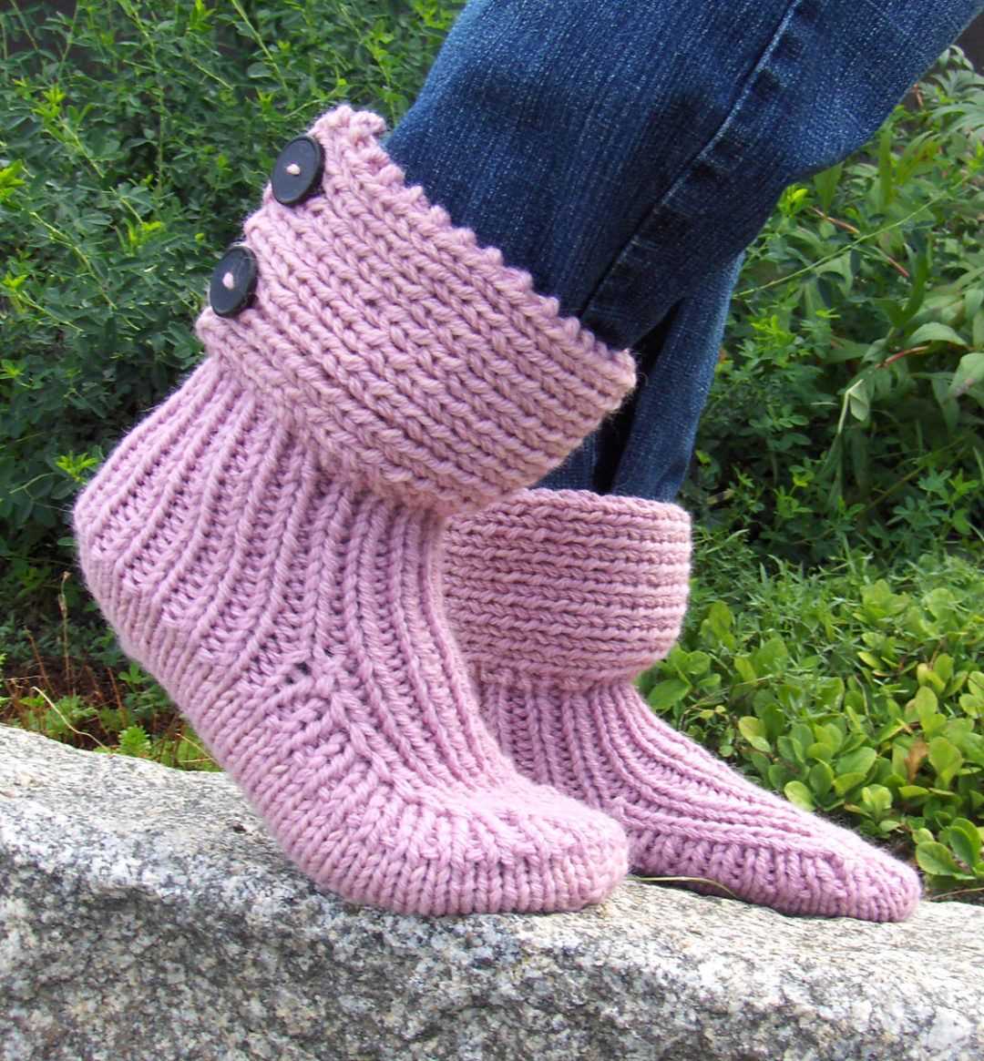 Free cable knit slipper pattern