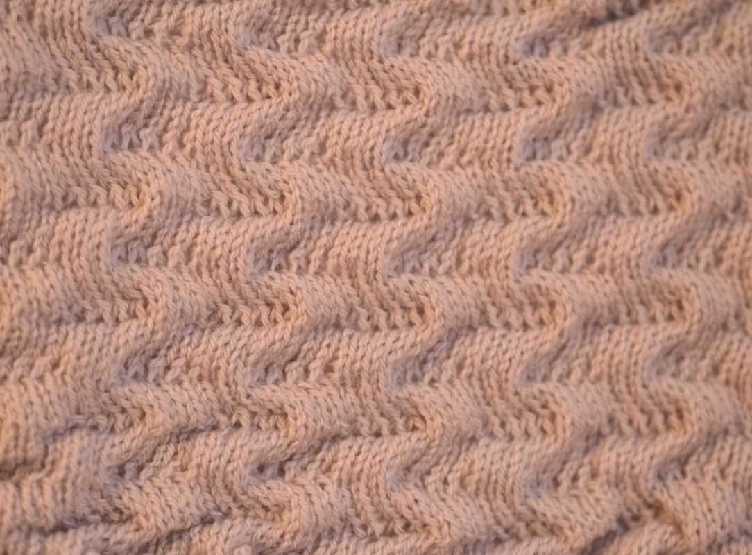 Hole knitting pattern