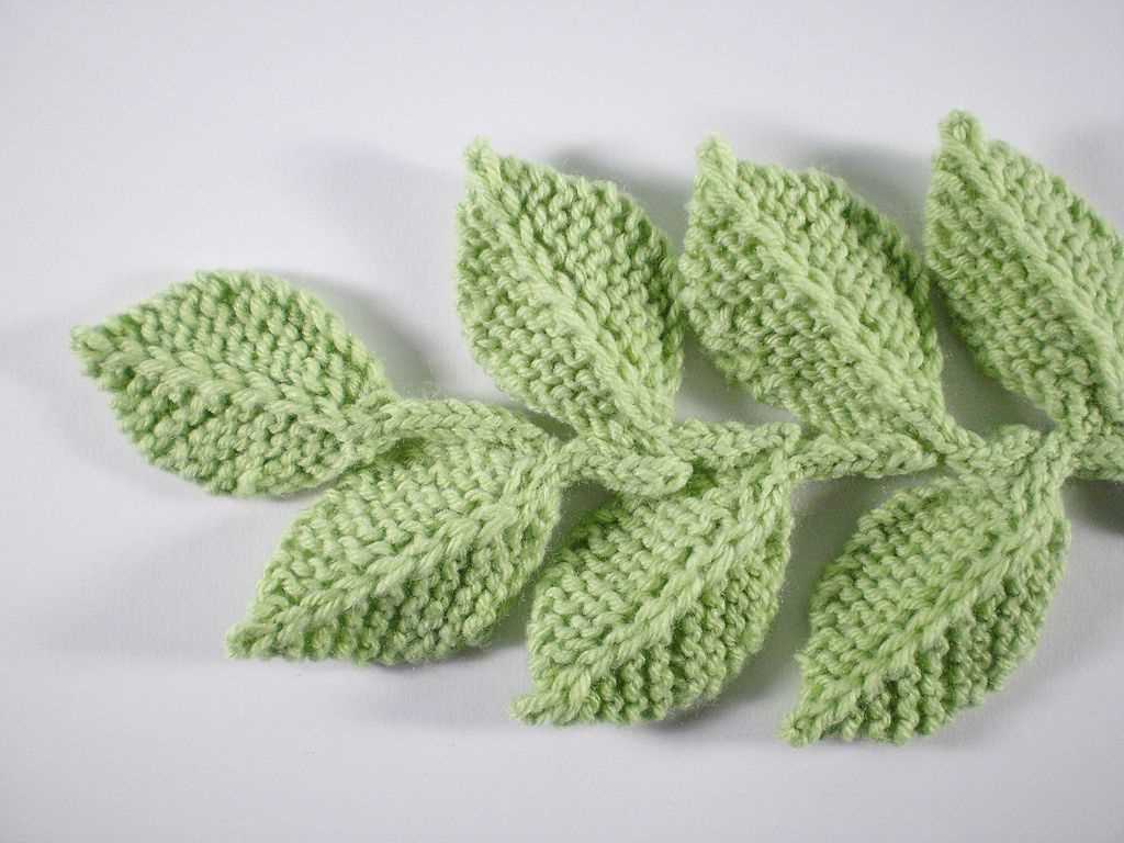 Knitted leaf pattern free