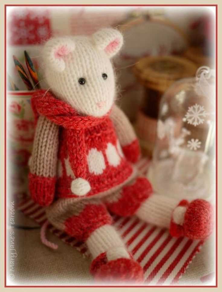 Knitted mice patterns