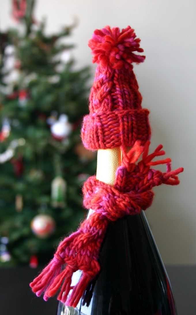 Free knitted wine bottle cozy pattern