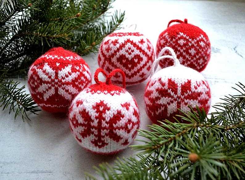 Knitted ornaments patterns