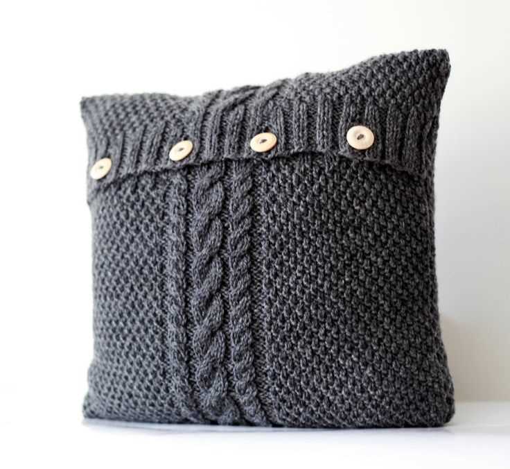 Knitted cushion patterns with buttons