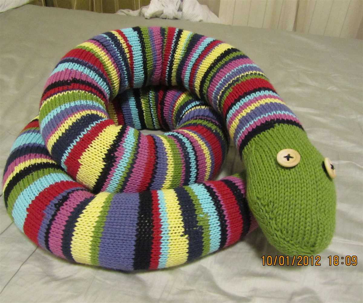 Knitted snake pattern