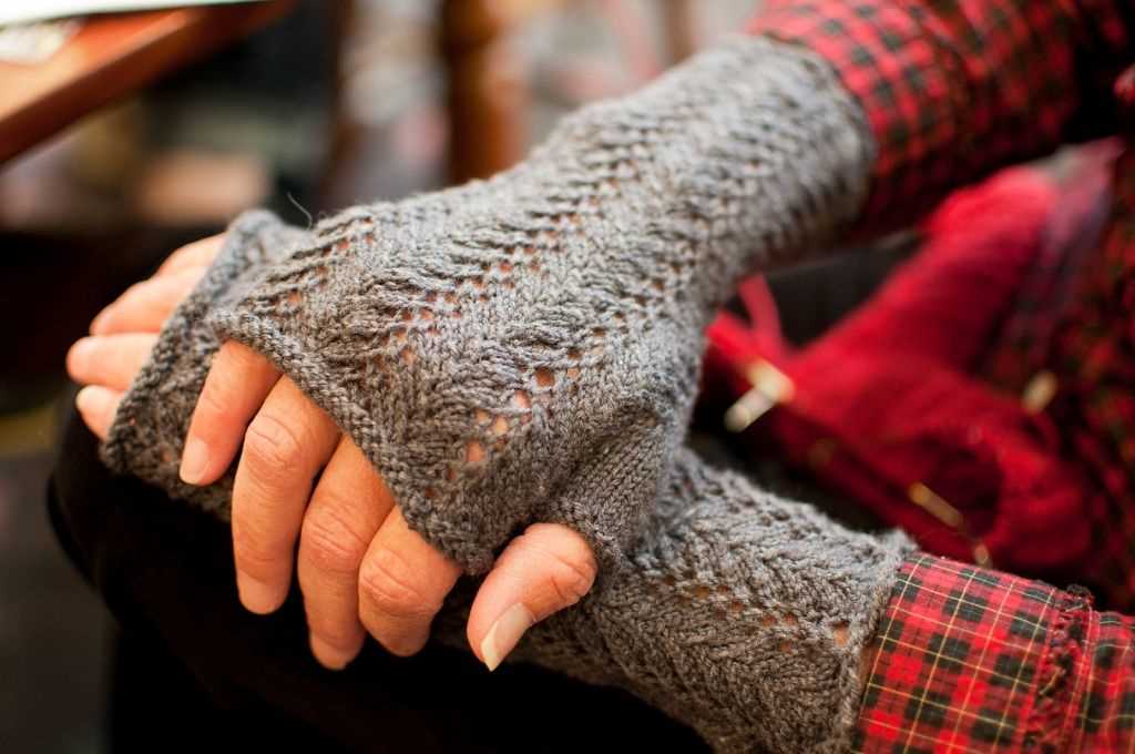 Chunky fingerless gloves knitting pattern free