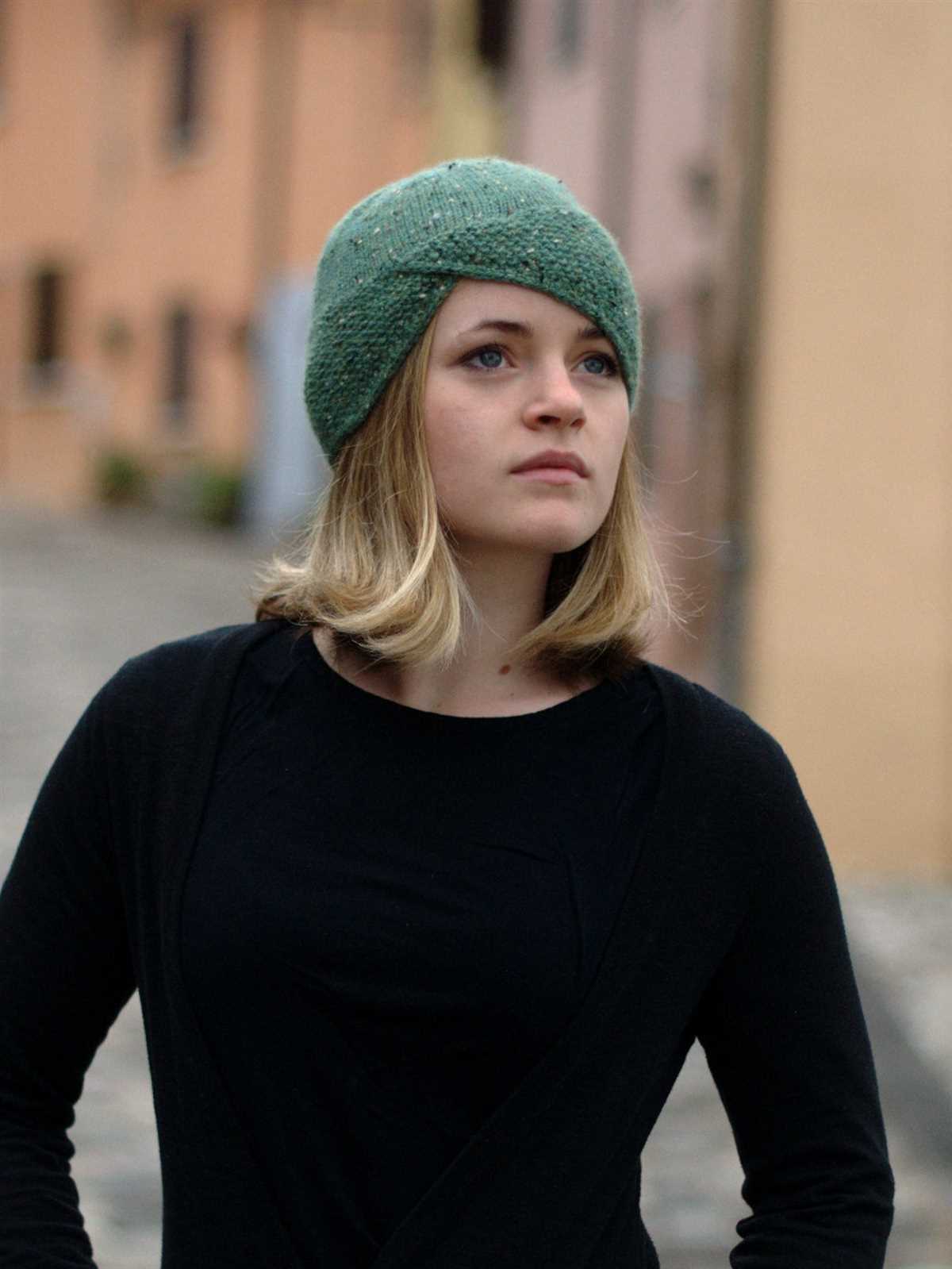 Cloche hat knitting pattern