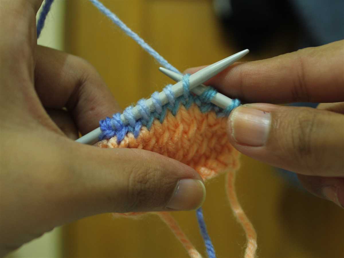 How to change colors in knitting pattern