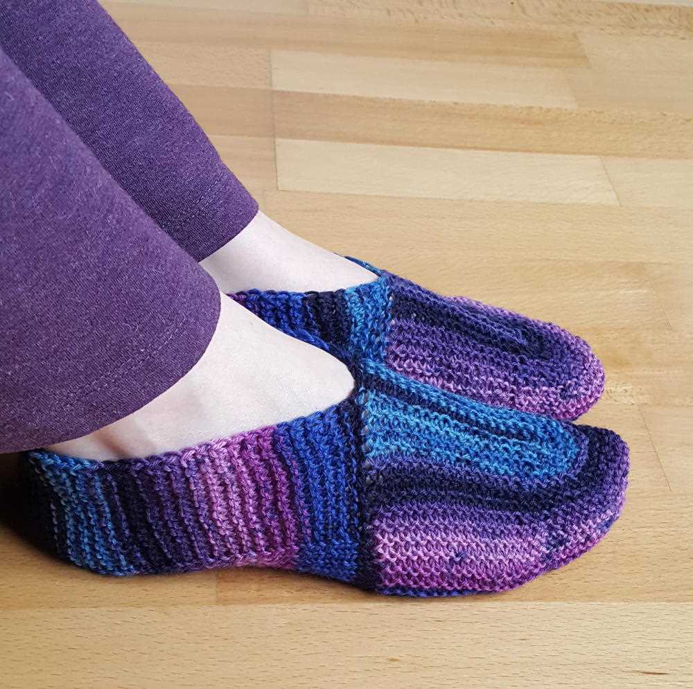 Free pattern knitted slippers