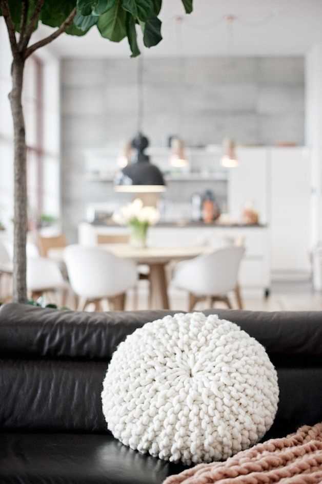 Chunky knit round pillow pattern