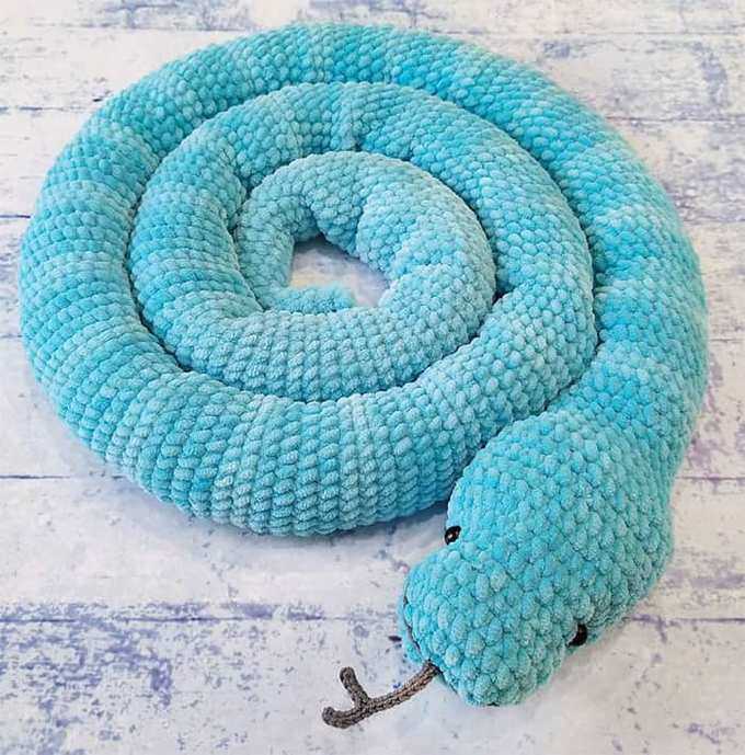 Small knitted snake pattern free