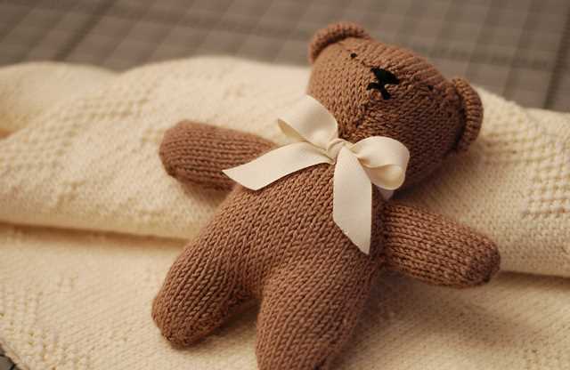 Easy knitted bear pattern