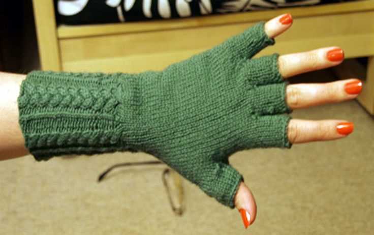 Free men's fingerless gloves knitting pattern pdf