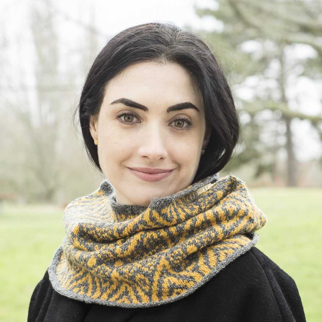 Aran cowl knitting pattern