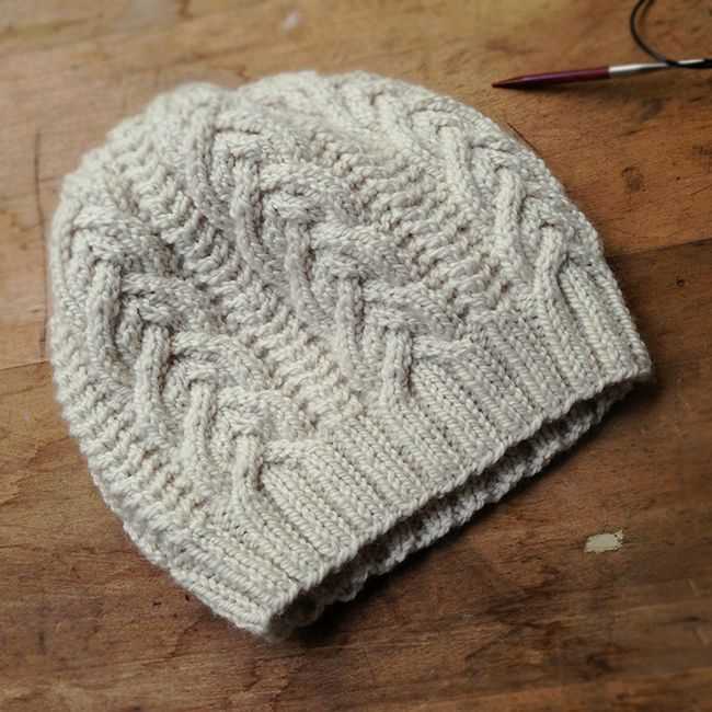 Aran cable hat knitting pattern