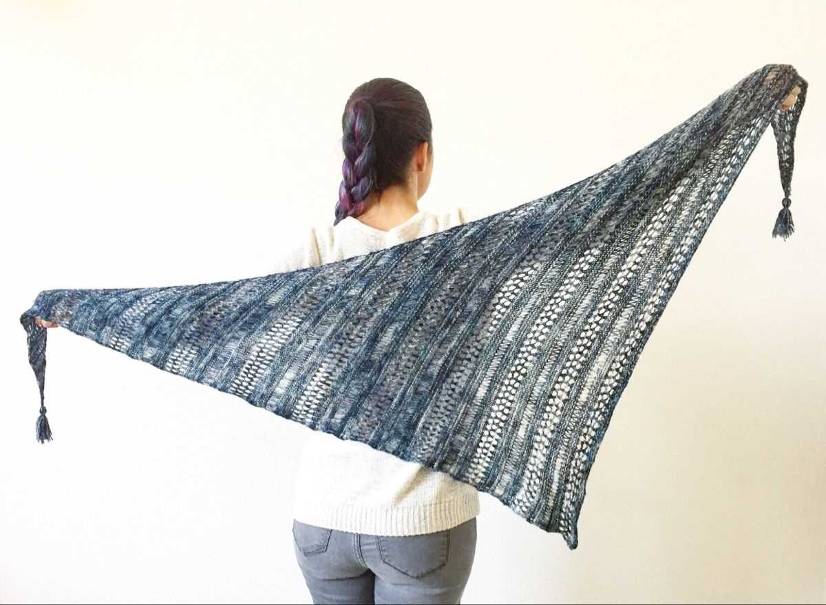 Asymmetrical knitted shawl pattern