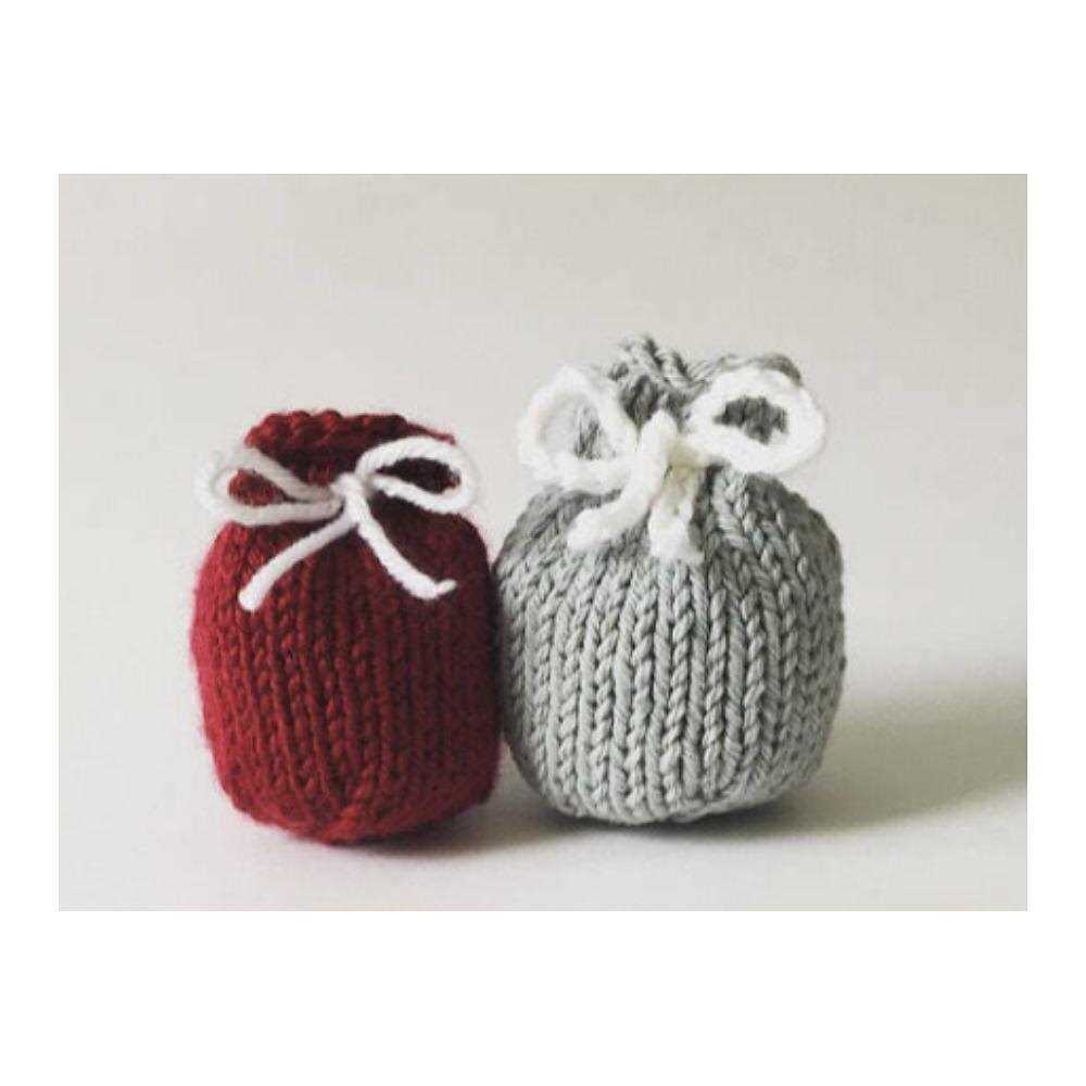 Bauble knitting pattern