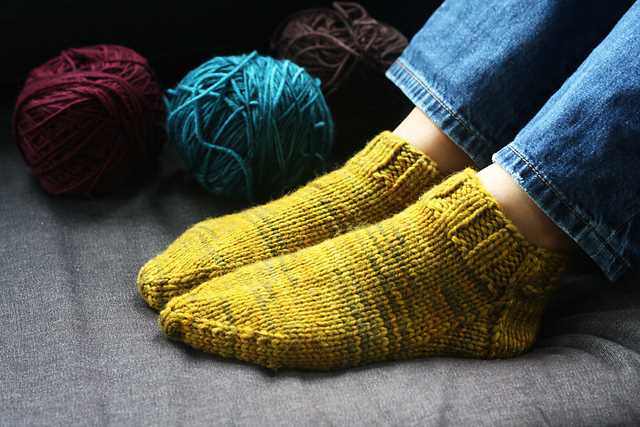 Bulky slippers knitting pattern
