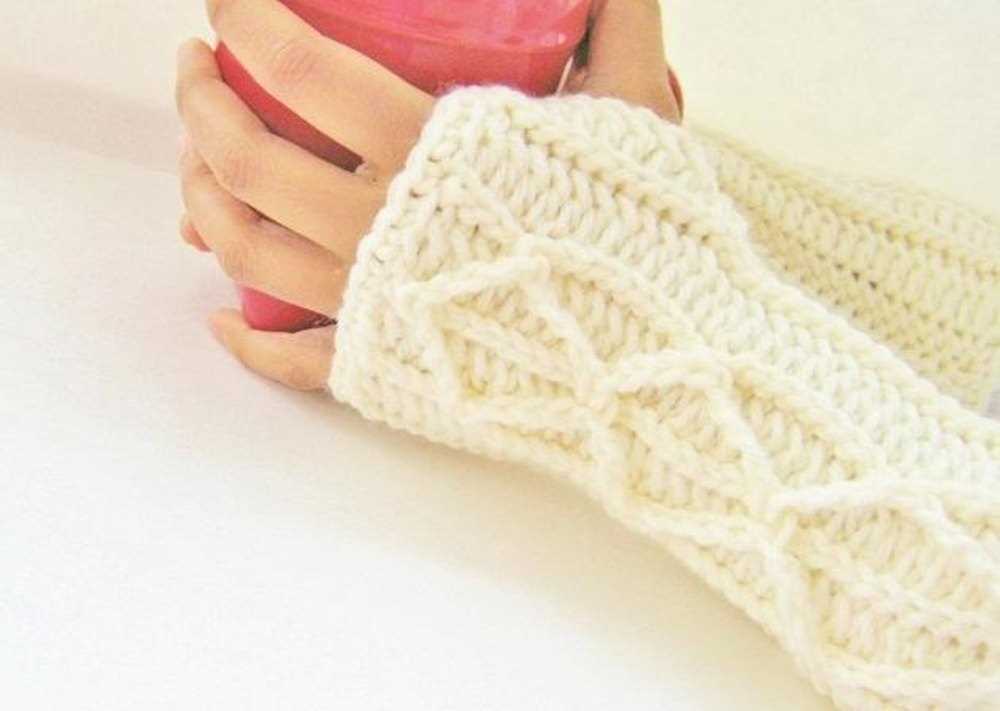 Cable knit arm warmers pattern