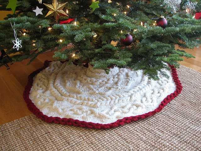 Cable knit christmas tree skirt pattern