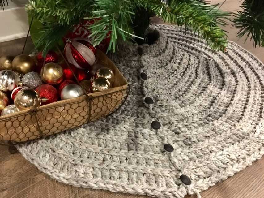 Cable knit christmas tree skirt pattern