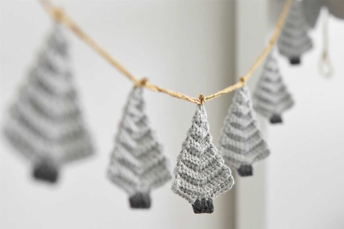 Christmas tree garland knitting pattern