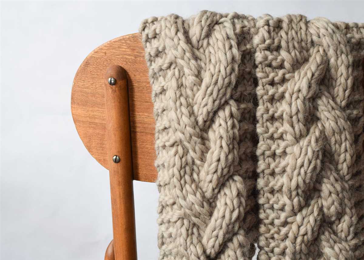 Chunky cable knit scarf pattern