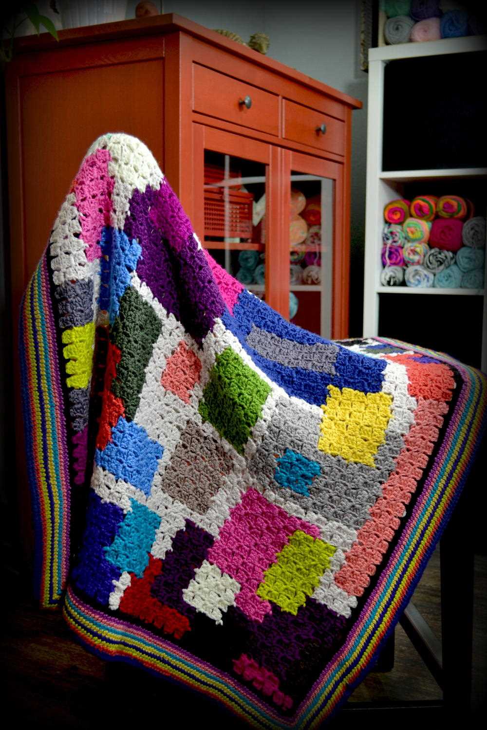 Corner to corner blanket pattern knit