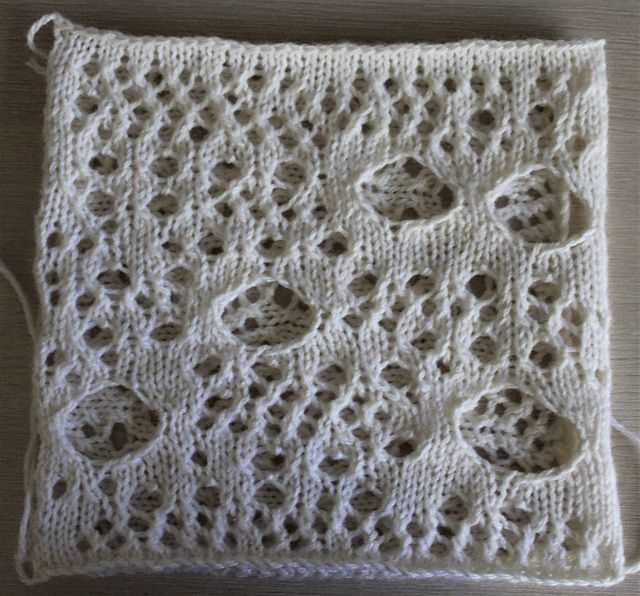 Distressed knitting pattern