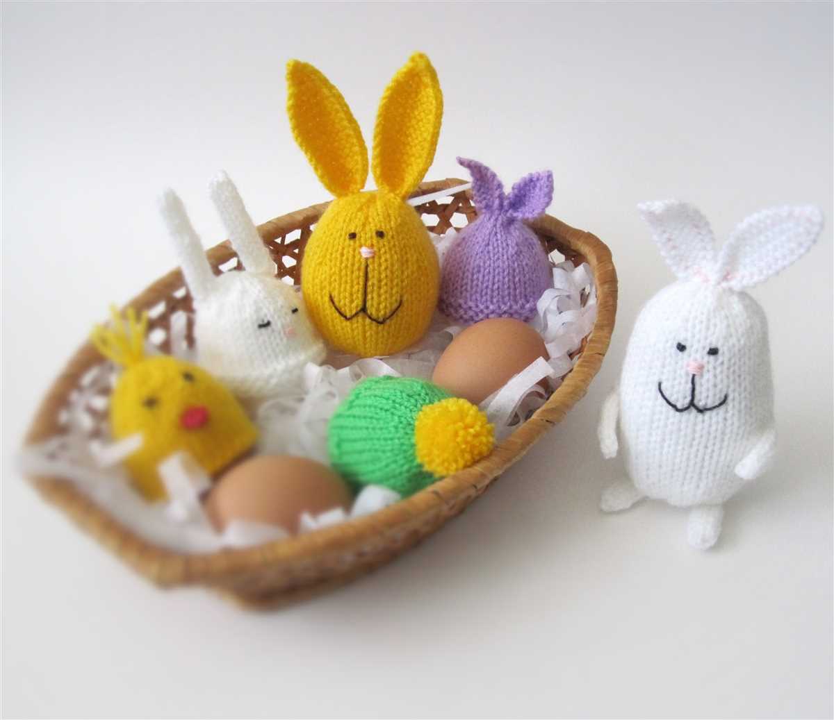 Easter bunny creme egg knitting pattern