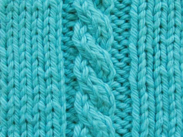 Easy chunky cable knit scarf pattern