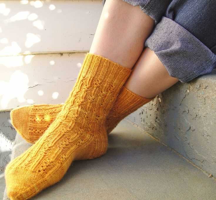 Easy knitted sock pattern