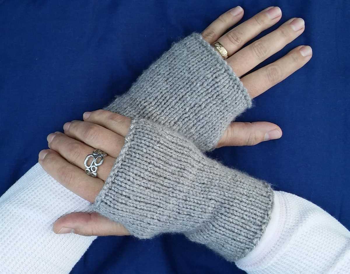 Fingerless gloves knit flat pattern