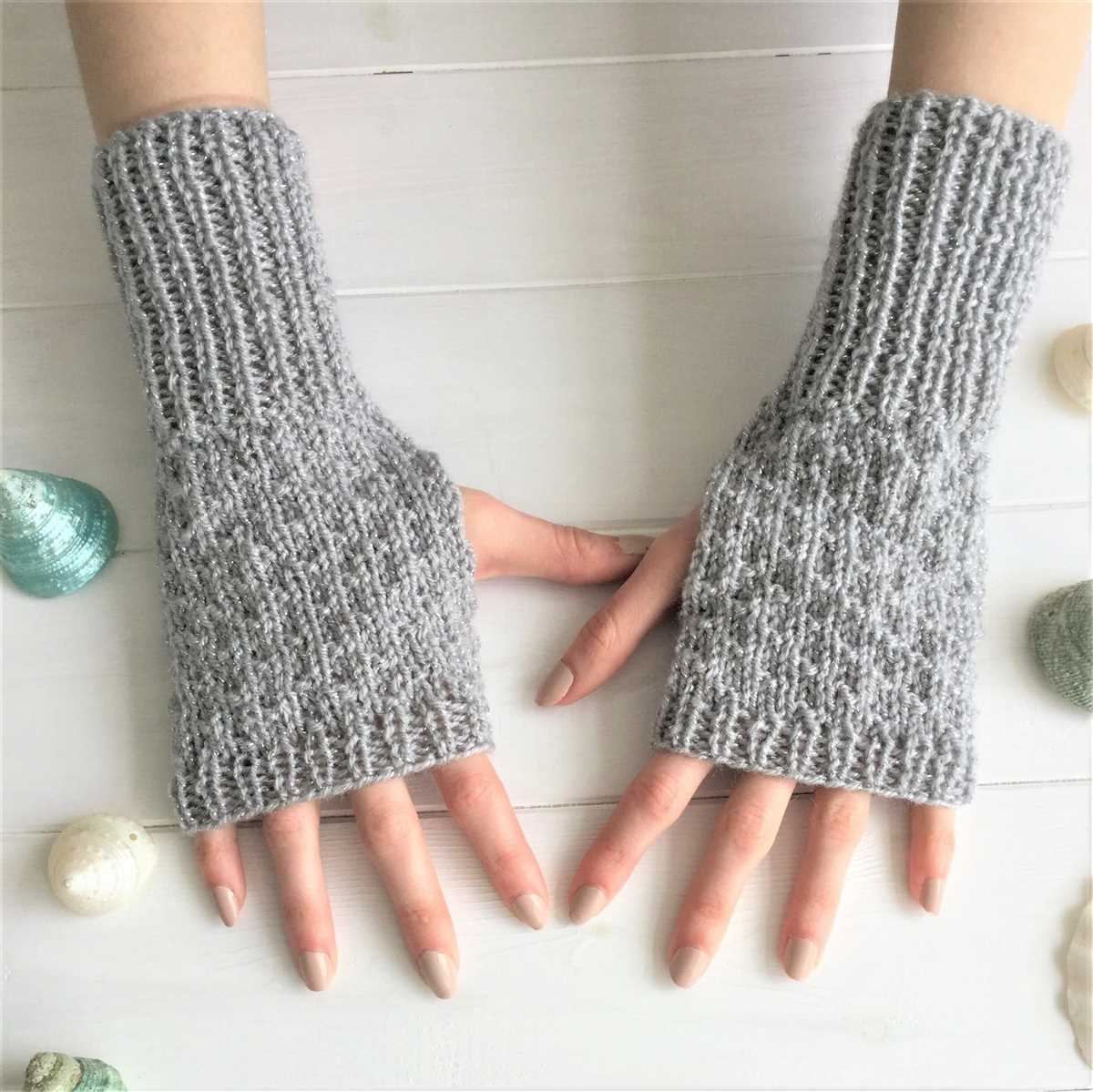 Fingerless gloves knit flat pattern