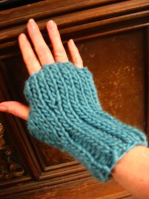 Fingerless mittens with flap knitting pattern