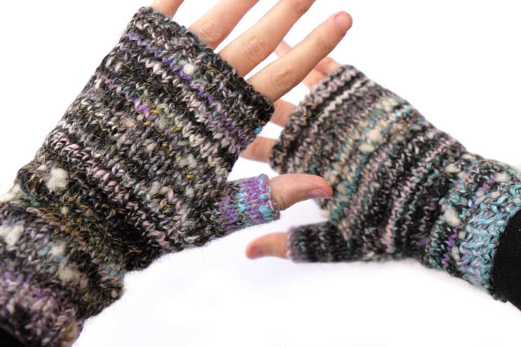 Fingerless gloves knit flat pattern