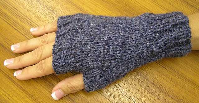 Fingerless gloves knitting pattern easy