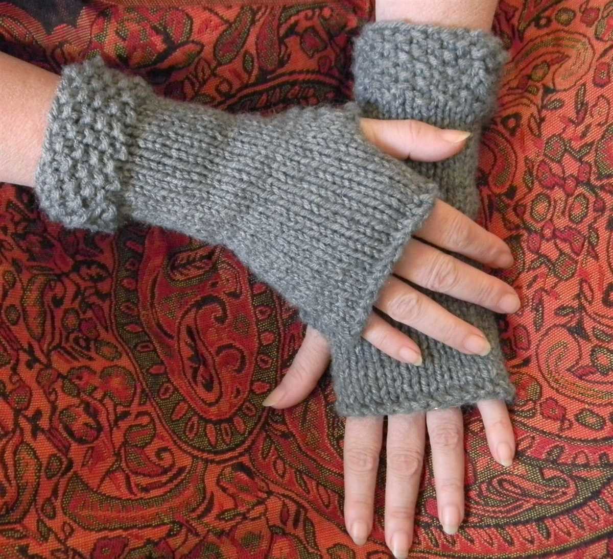 Fingerless gloves knitting pattern flat