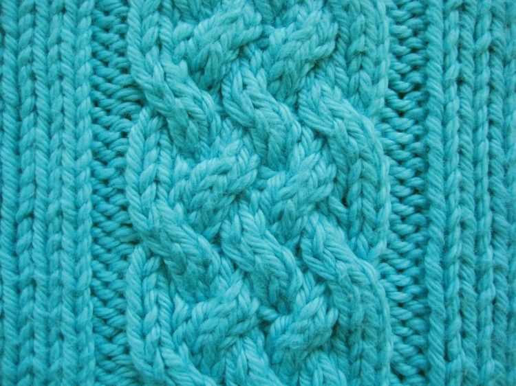 Free chunky cable knit headband pattern