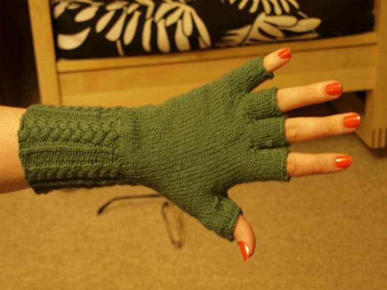 Free glove knitting patterns two needles