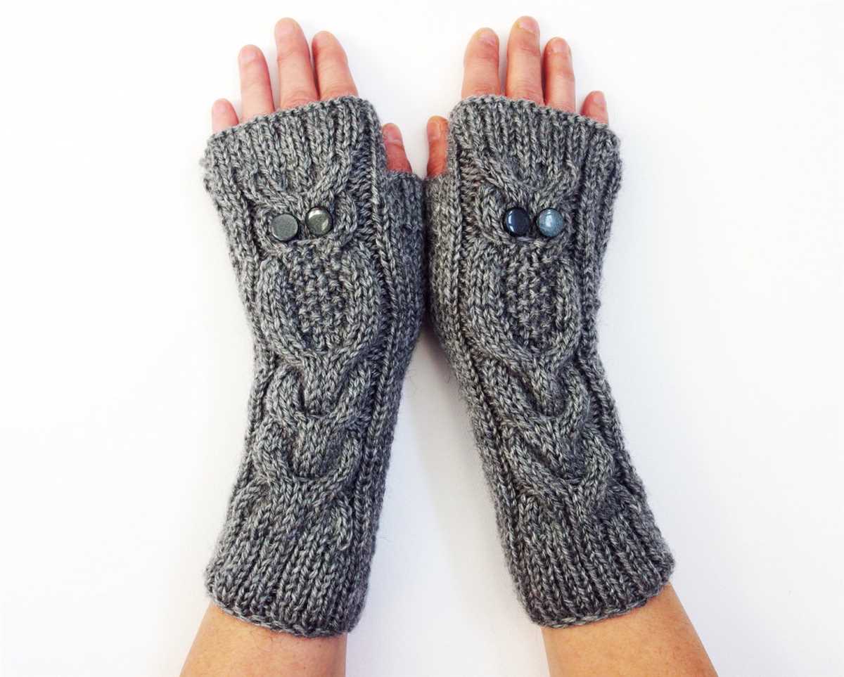 Free knit wrist warmer pattern