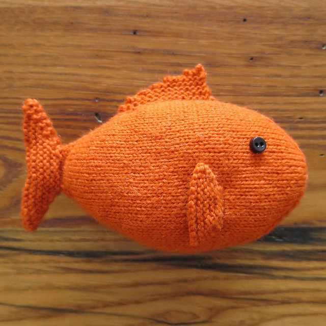 Free knitted fish toy pattern