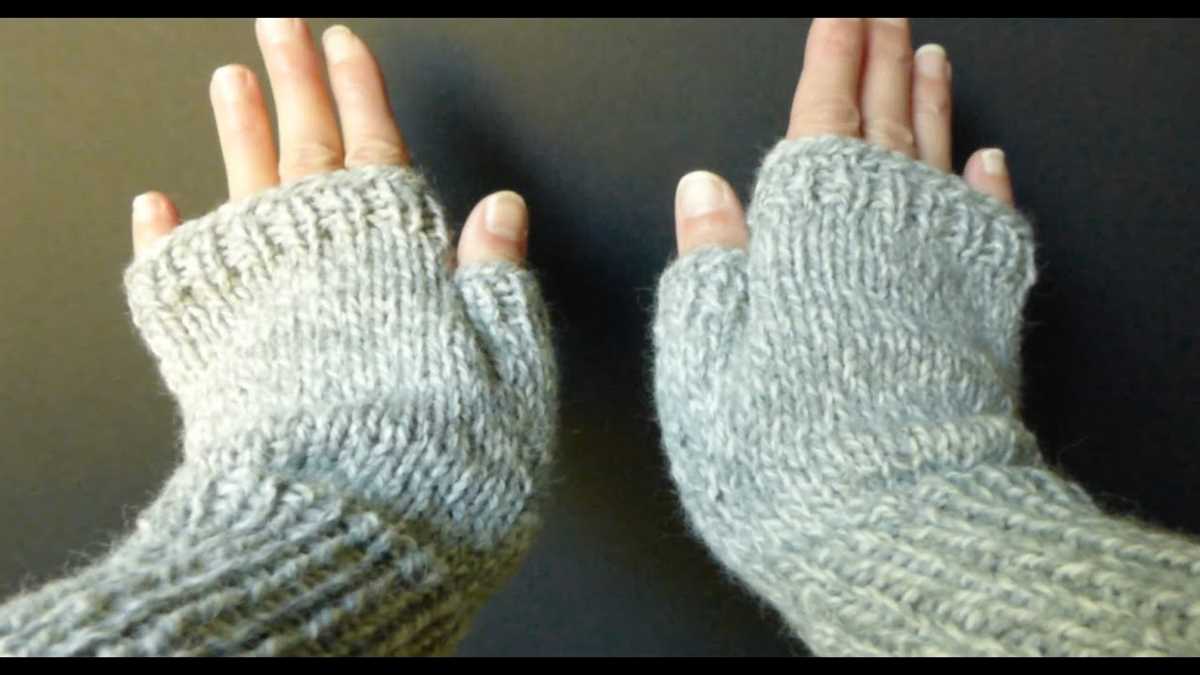 Free knitting pattern for fingerless gloves on 2 needles