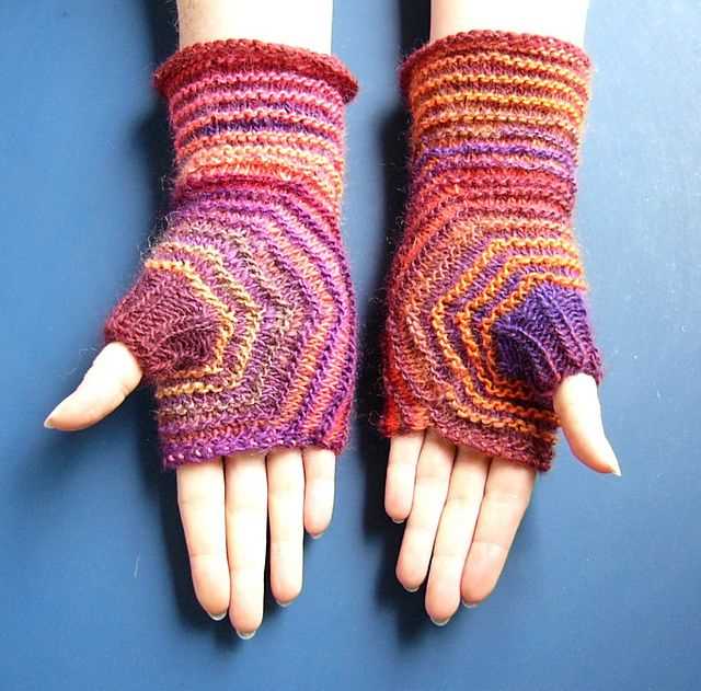 Free knitting pattern for fingerless gloves with thumb