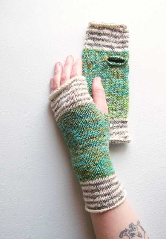 Free knitting pattern for wrist warmers uk