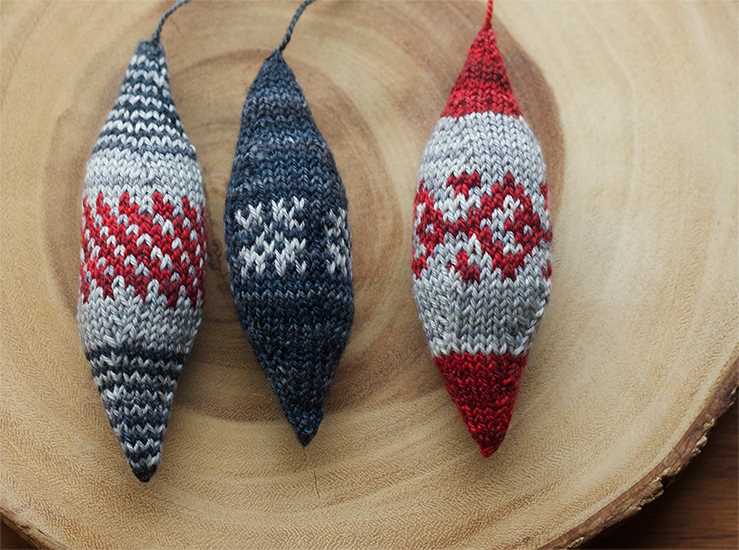 Free knitting patterns christmas decorations