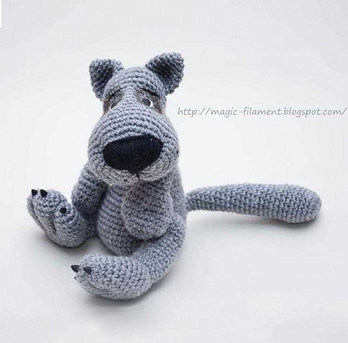 Free wolf toy knitting pattern