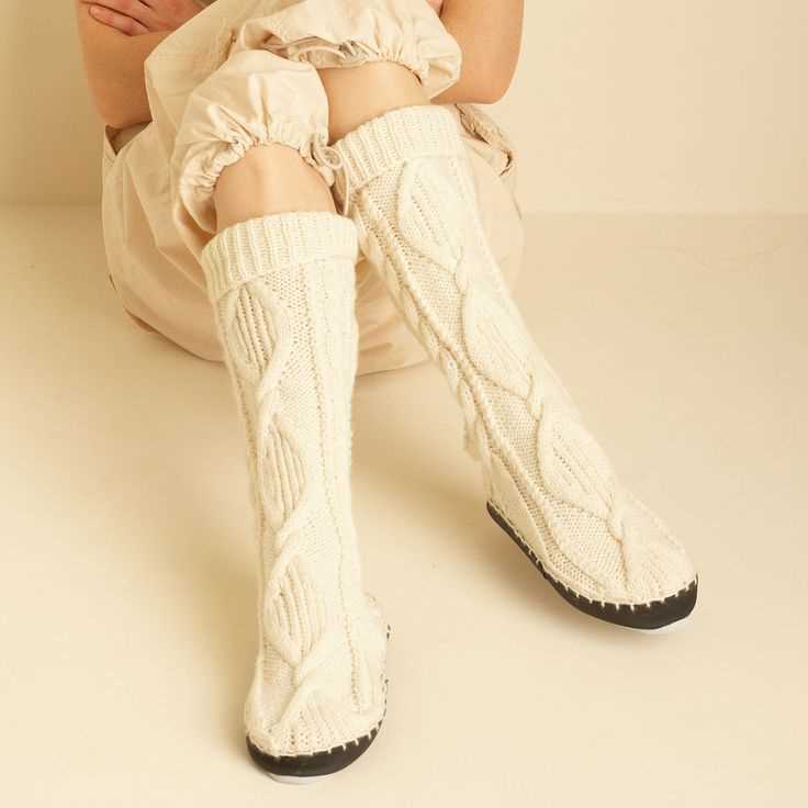 Free cable knit slipper pattern