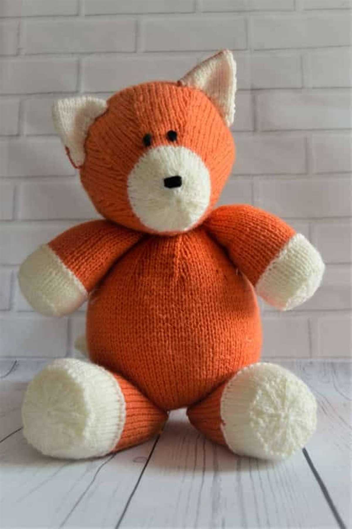 Free fox toy knitting pattern