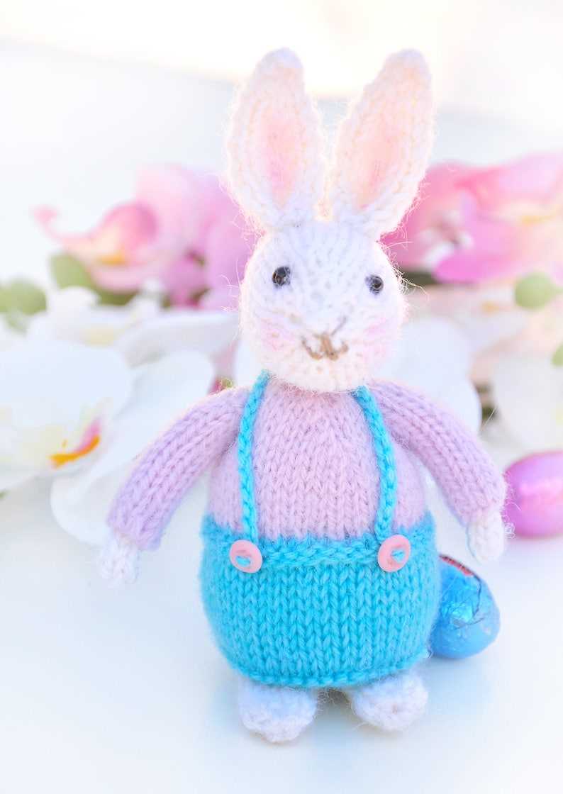 Free knitted bunny egg cosy pattern